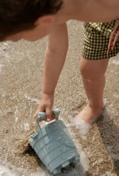 Jouet de sable et plage: pelle et seau