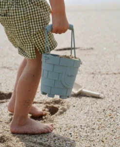 Jouet de sable et plage: pelle et seau