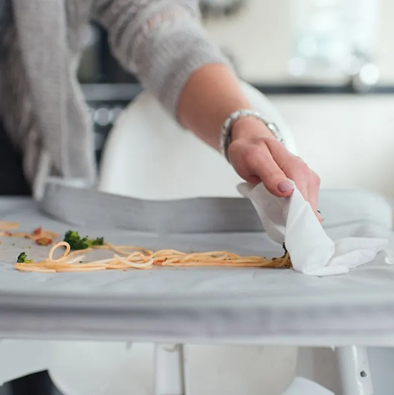 Kit bavoir et plateau transportable