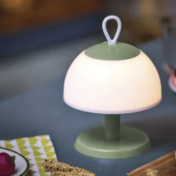 Lampe Joti nomade et rechargeable à poser ou à suspendre Vert