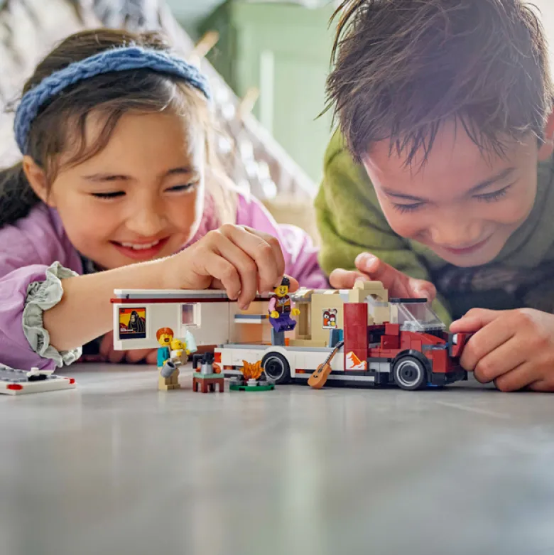 LEGO® City Le camping-car vacances 60283