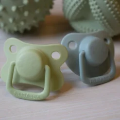 Lot 2 sucettes silicone anatomiques