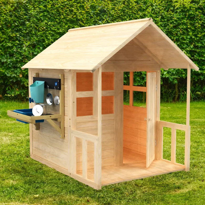 Maisonnette avec plancher, véranda et c