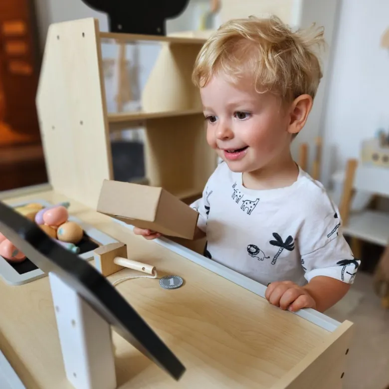 Marchande enfant en bois, jeu créatif