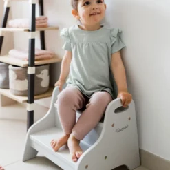 Marchepied enfant en bois gris clair