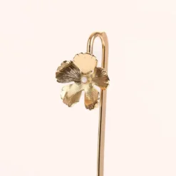 Marque-page doré – fleur et perle
