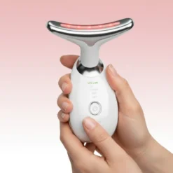 Masseur visage et cou rajeunissant