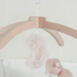 Mobile musical avec bras en bois lily et fluffy