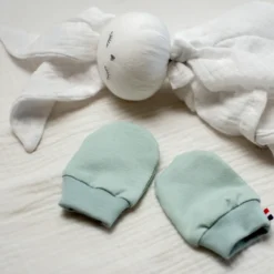 moufles de naissance en coton blanc