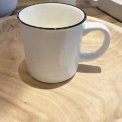 Mug en céramique émaillée blanc