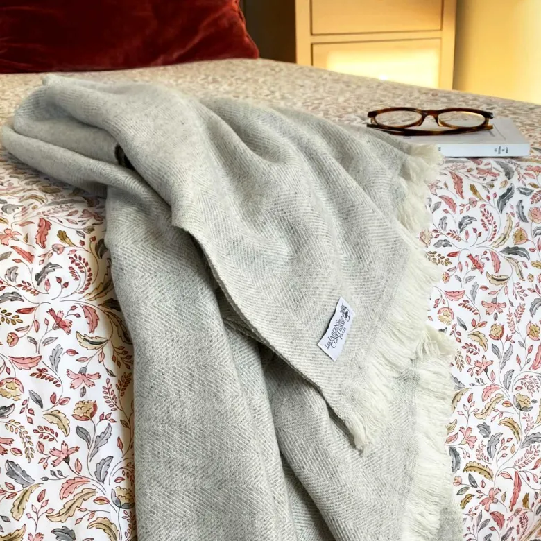Plaid cachemire et laine gris argent