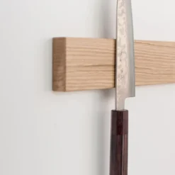 Planche aimantée pour couteaux