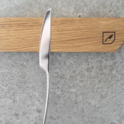 Planche aimantée pour couteaux