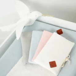 Protège Carnet de Santé en Nid d'Abeille : Élégance et
