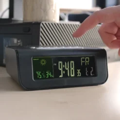 Radio-réveil station météo écran lcd couleur et radio fm 30 mémoires