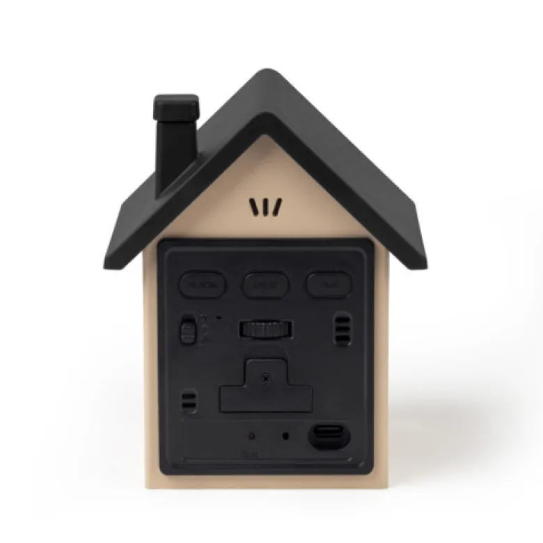 Réveil digital maison aspect bois
