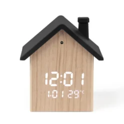 Réveil digital maison aspect bois