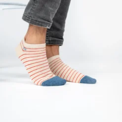 Socquettes à fines rayures beige