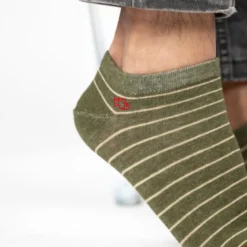 Socquettes à fines rayures kaki et beige