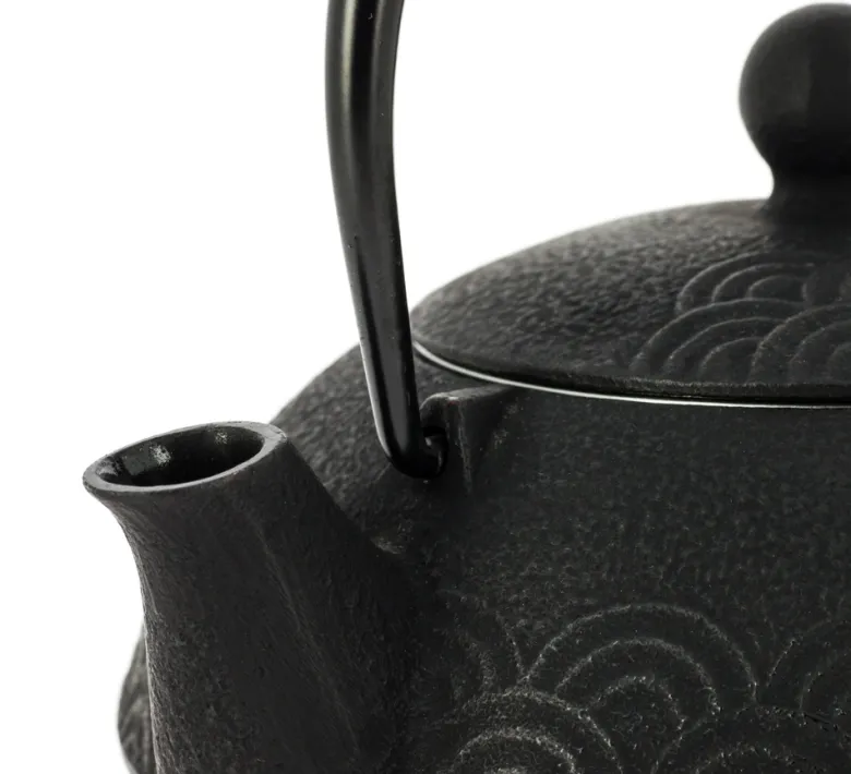 Théière fonte seigaiha noire 650 ml