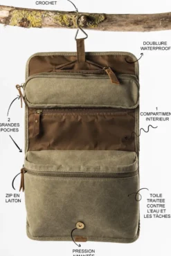 Trousse toilette à suspendre verte