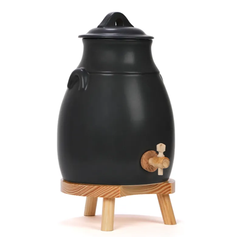 Vinaigrier et son socle en bois